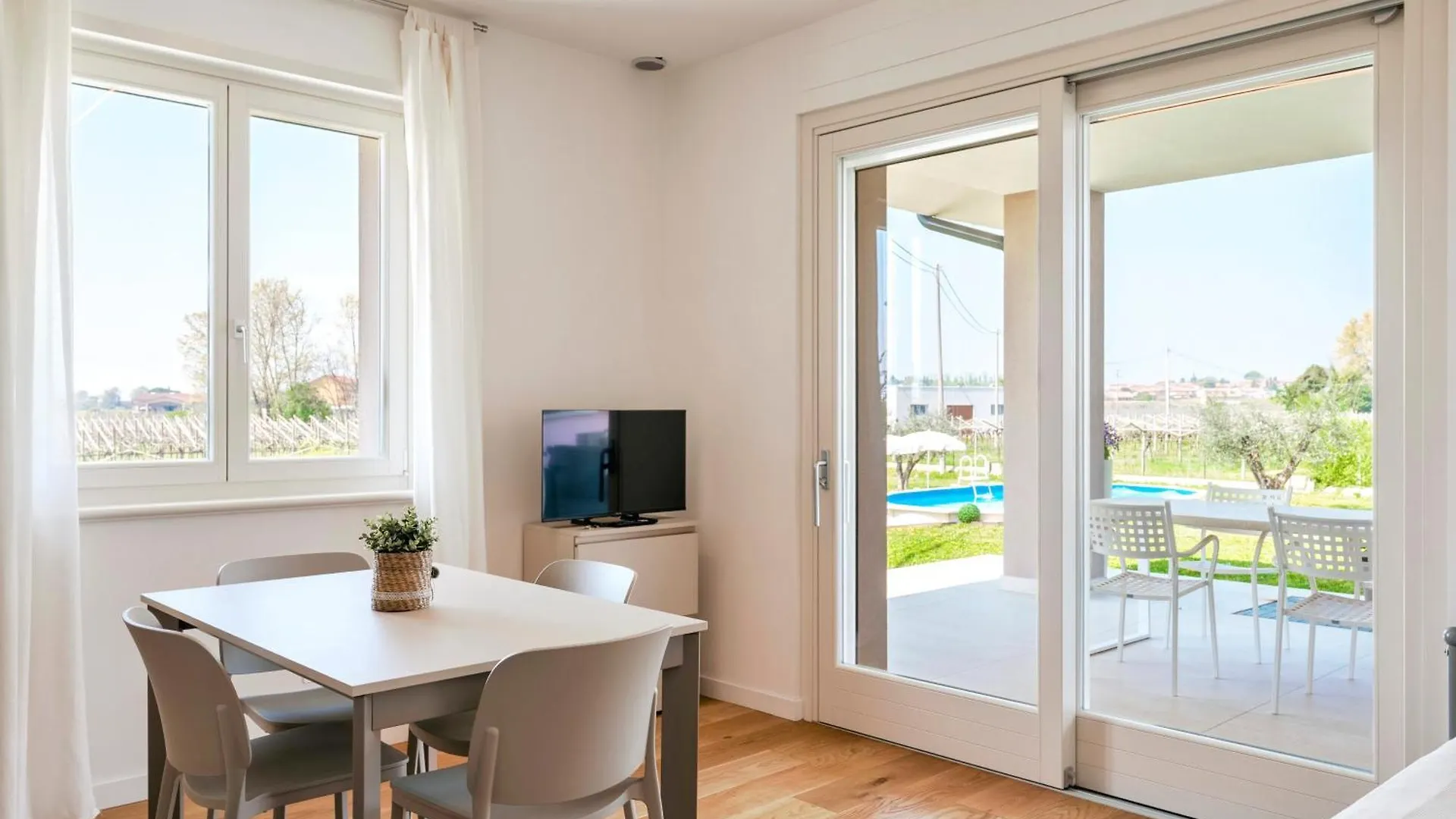 Lagobaldo Apartments - Regarda Travel Colà