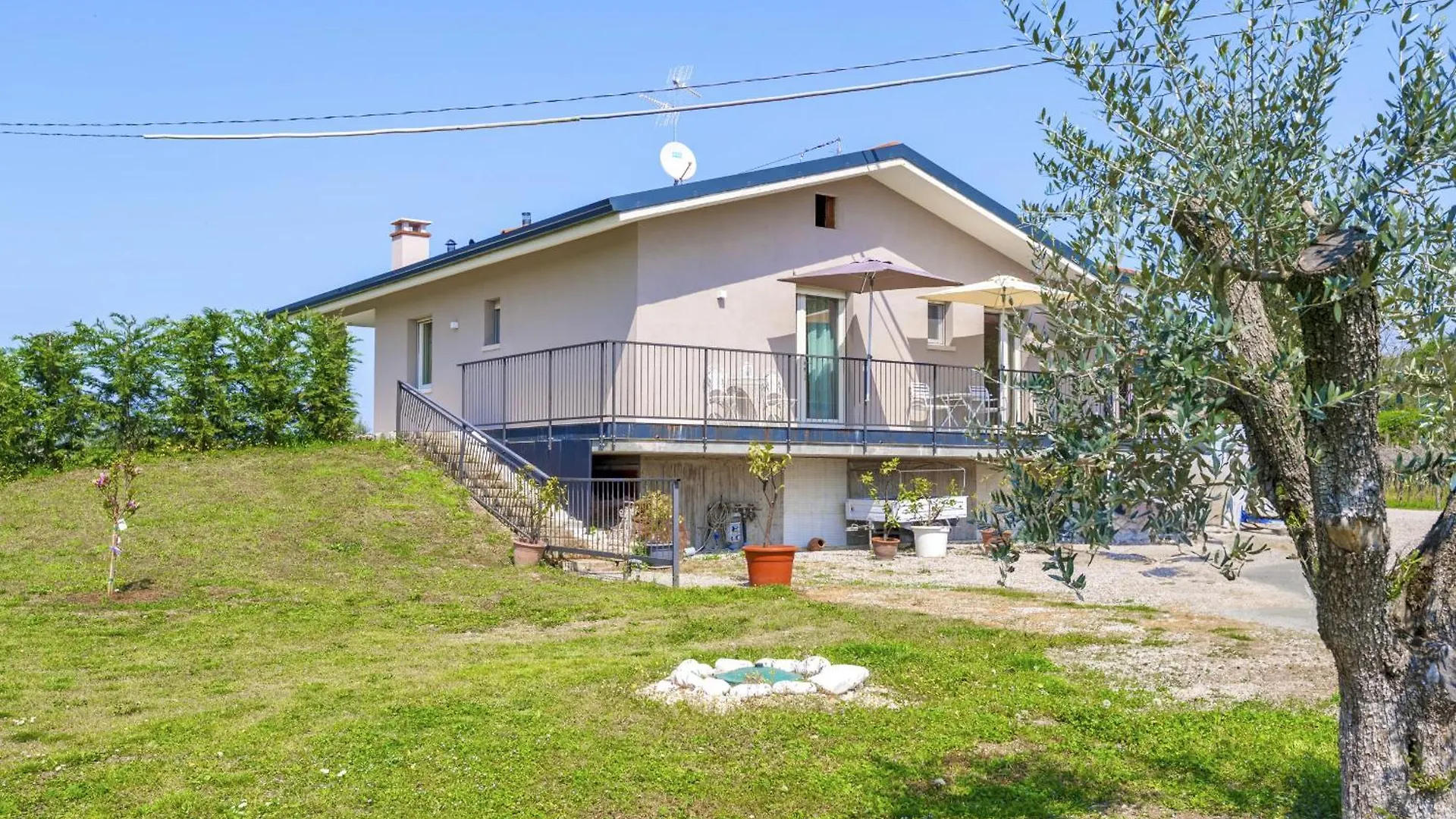 Lagobaldo Apartments - Regarda Travel Colà