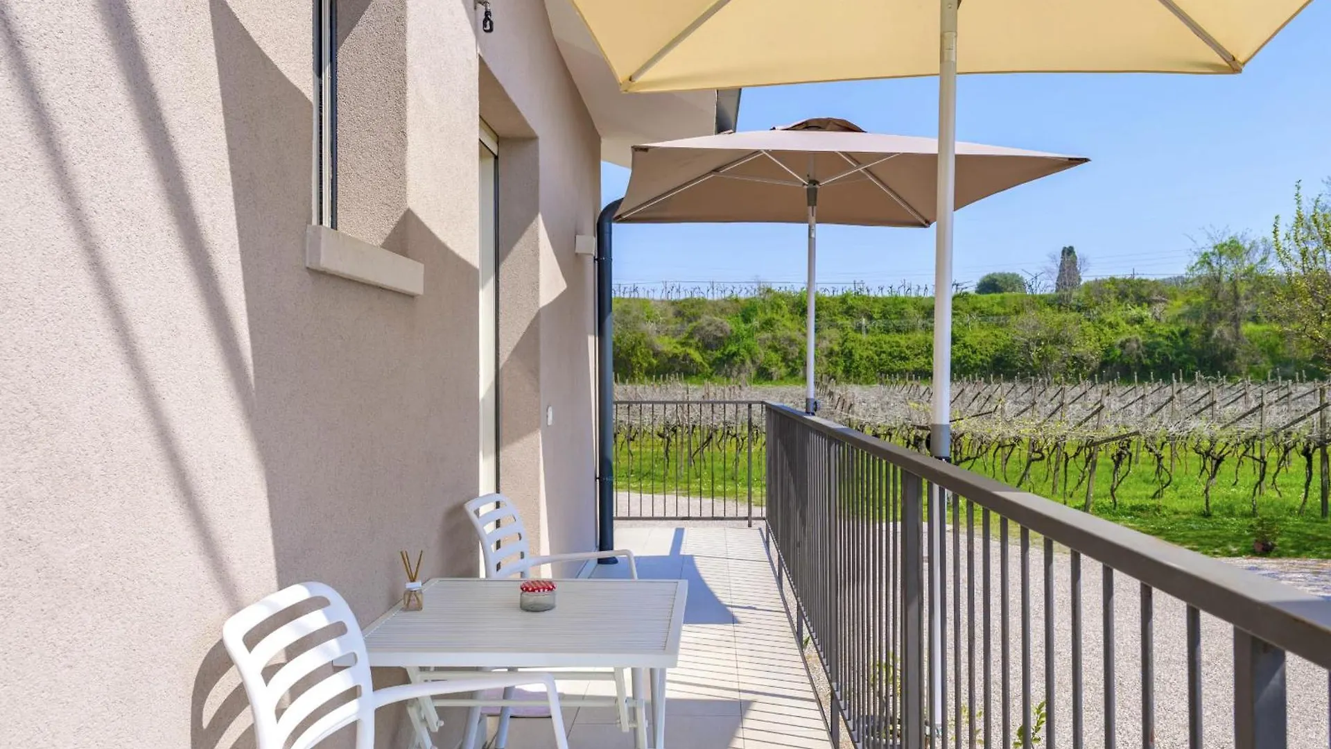 Lagobaldo Apartments - Regarda Travel Colà